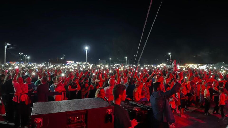 Peste 20.000 de participanți la spectacolele organizate de Zilele orașului Vicovu de Sus