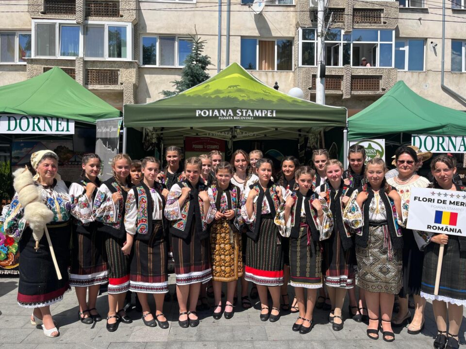 Școli de vară cu zeci de elevi participanți la activități cultural-educaționale, în zona de munte