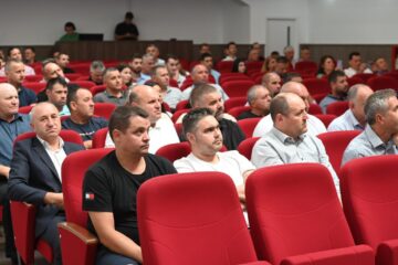 La inițiativa primarului Ioan PAvăl numeroși dumbrăveneni plecați în străinătate au venit la întâlnirea oficialităților cu Diaspora