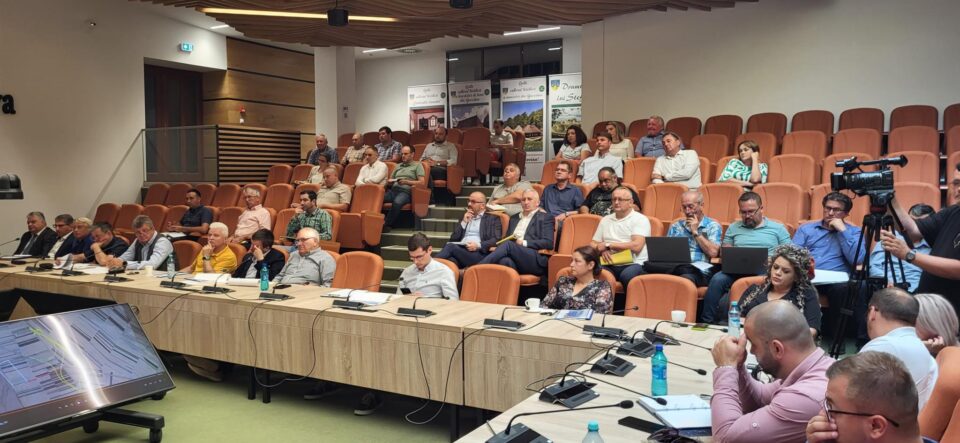 Dezbatere pe problema autostrăzii A7 și a drumului expres Suceava - Siret