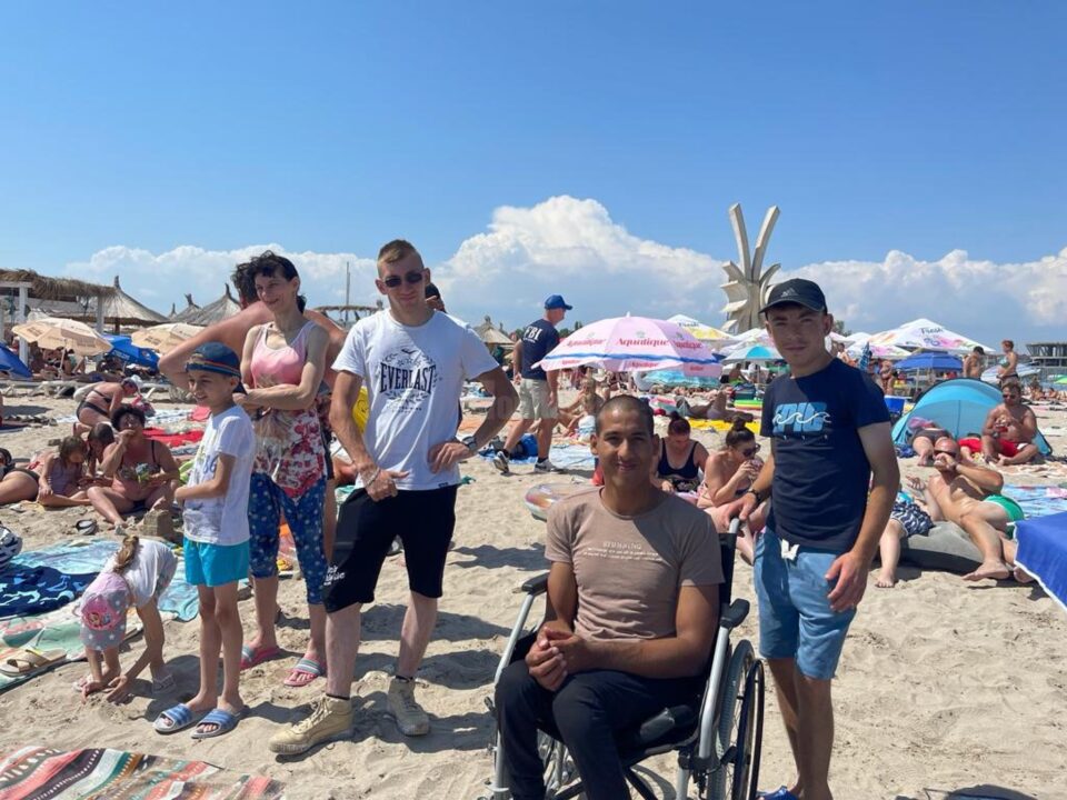 Un vagon cu 80 de copii și tineri din județ a ajuns la mare cu ajutorul Asociației ”Bucovina Civică”