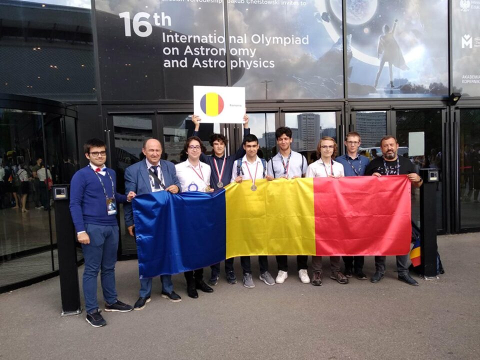 Premii și medalii pentru elevii români la Olimpiada Internațională de Astronomie și Astrofizică, sub coordonarea a doi profesori suceveni Premii și medalii pentru elevii români la Olimpiada Internațională de Astronomie și Astrofizică, sub coordonarea a doi profesori suceveni