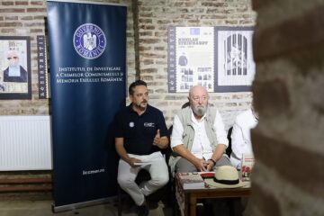 Prof.univ.dr. Daniel Șandru, președintele executiv al IICCMER, și prof.univ.dr. Dan Dascălu, USV. Sursa FB IICCMER