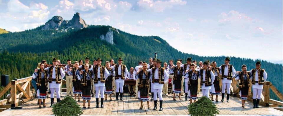 Flutur îi invită pe suceveni și pe turiști să fie prezenți duminică pe Rarău la Sărbătoarea Muntelui Flutur îi invită pe suceveni și pe turiști să fie prezenți duminică pe Rarău la Sărbătoarea Muntelui