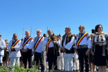 Gheorghe Flutur a anunțat de pe Rarău că peste 320.000 de persoane au participat la evenimentele din această vară din județul Suceava