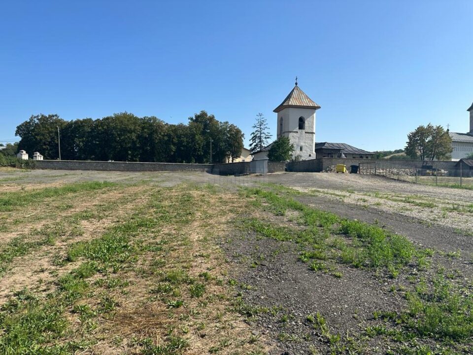 Amplasamentul viitorului complex de lângă Mănăstirea Teodoreni