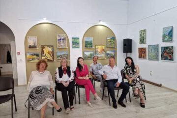 „Motive interpretate”, expoziție cu lucrări realizate de șase artiști din România și Republica Moldova, la Vatra Dornei