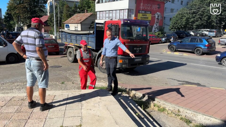 Pavaje in două culori, utilizate la modernizarea pietonalului din zona intersecției Mărășești