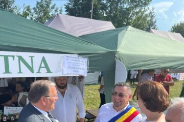 Președintele CJ Suceava, Gheorghe Flutur, și primarul din Arbore, Dan Tiperciuc