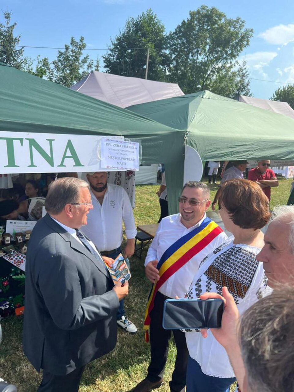 Președintele CJ Suceava, Gheorghe Flutur, și primarul din Arbore, Dan Tiperciuc