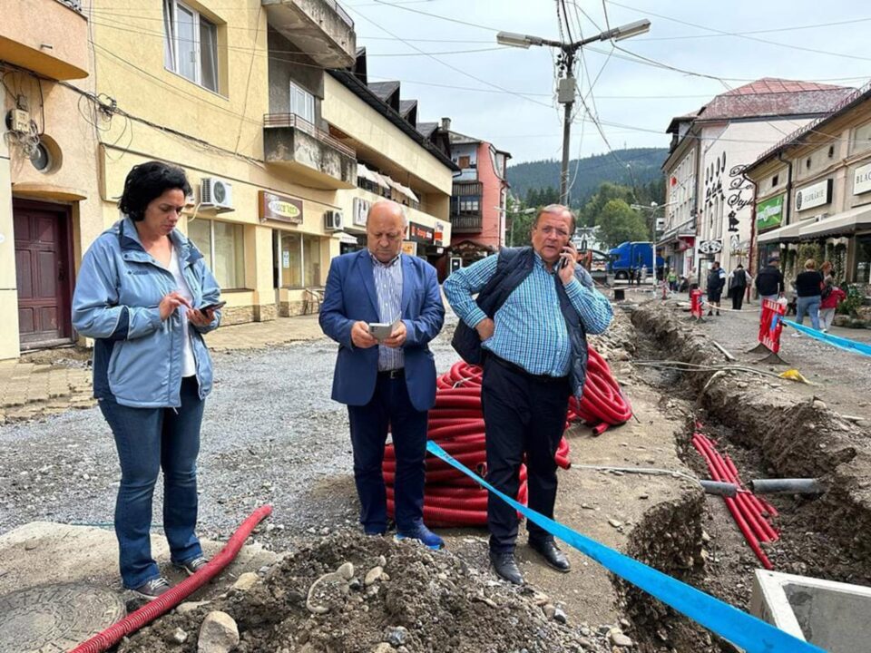 Gheorghe Flutur solicită constructorilor urgentarea lucrărilor din municipiul Vatra Dornei Gheorghe Flutur solicită constructorilor urgentarea lucrărilor din municipiul Vatra Dornei