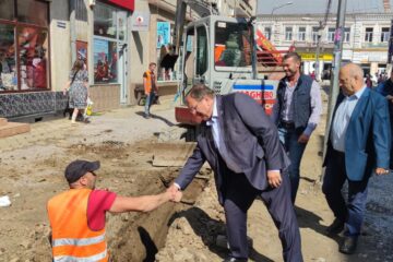 Flutur spune că lucrările de modernizare a centrului municipiului Vatra Dornei vor fi finalizate până la 15 noiembrie
