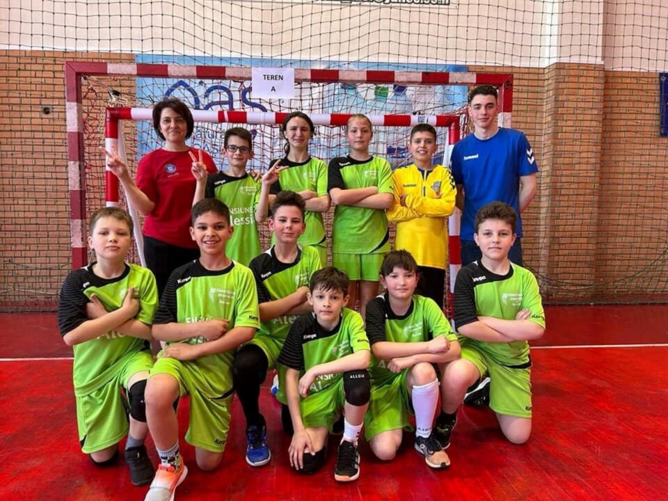Echipa de minihandbal mixt a Școlii „Ion Creangă”, printre castigatori