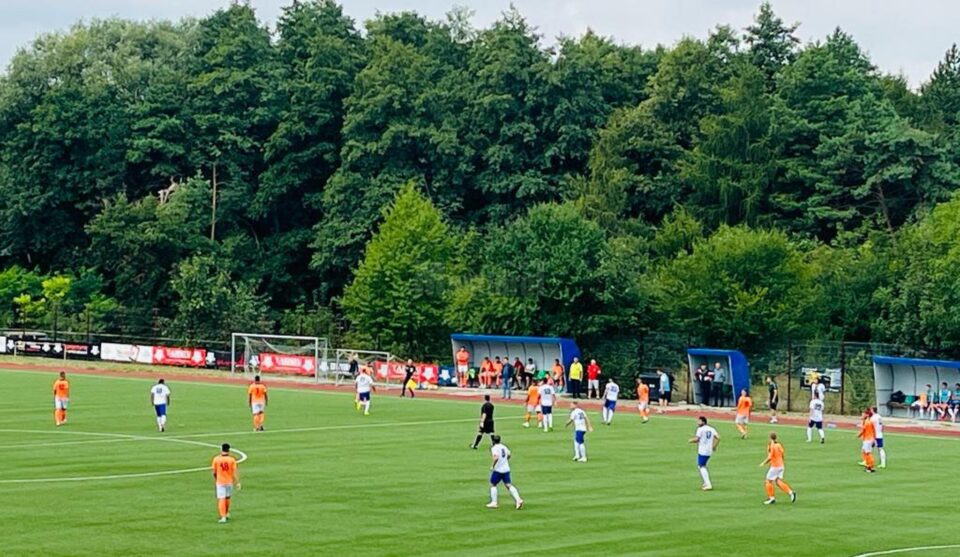 Meciul Juniorul Salcea - Forestierul Frumosu s-a jucat pe sinteticul de la LPS