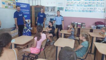 Peste 100 de ghiozdane au ajuns la copii din medii defavorizate care învață la școlile din Preutești și Basarabi