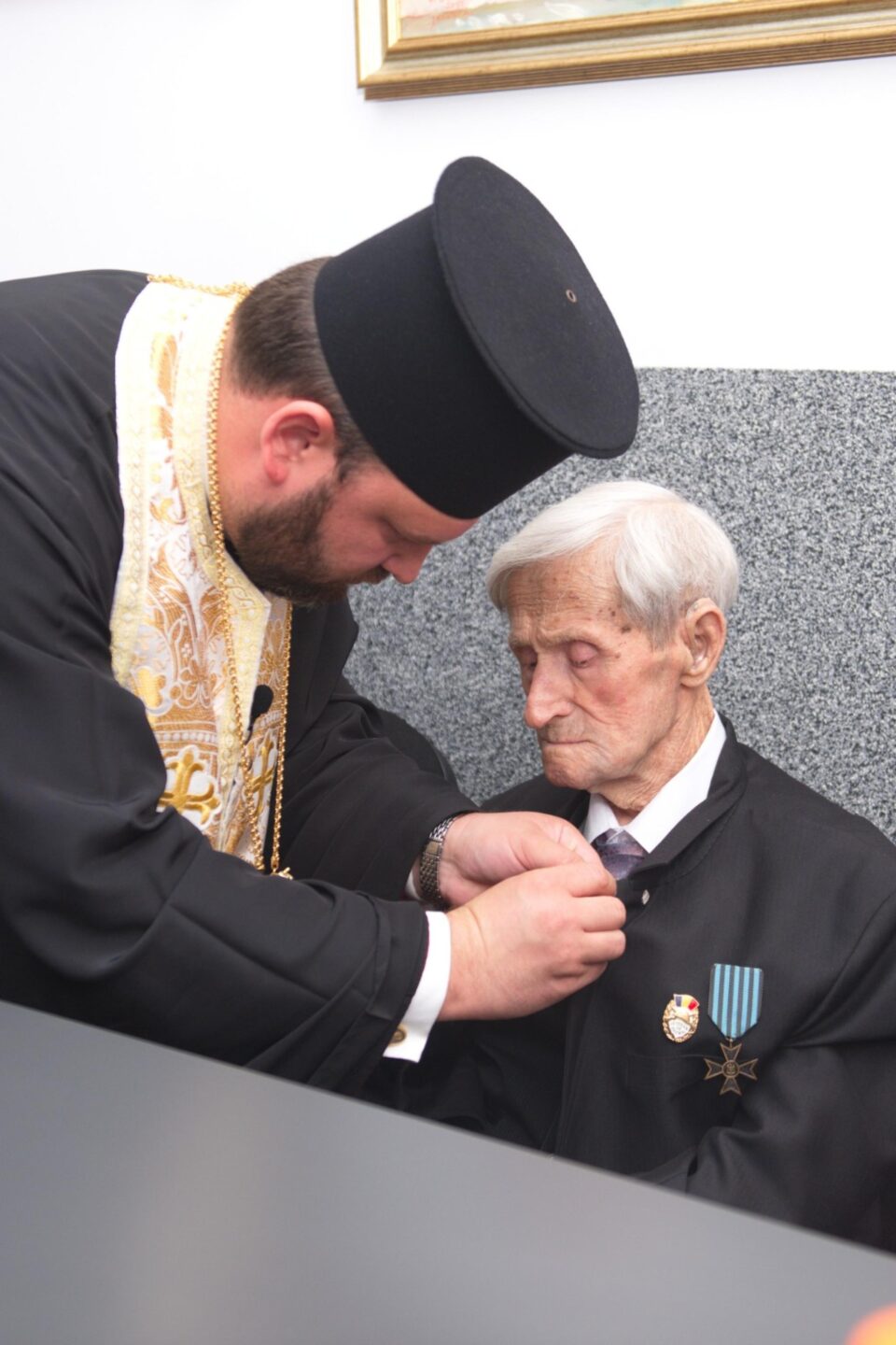 Gheorghe Oacheș a primit din partea Înaltpreasfințitului Părinte Calinic Ordinul „Crucea Bucovinei” - cea mai importantă distincție a Arhiepiscopiei Sucevei și Rădăuților