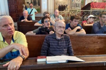 Familia Kahana, în sinagoga din Suceava