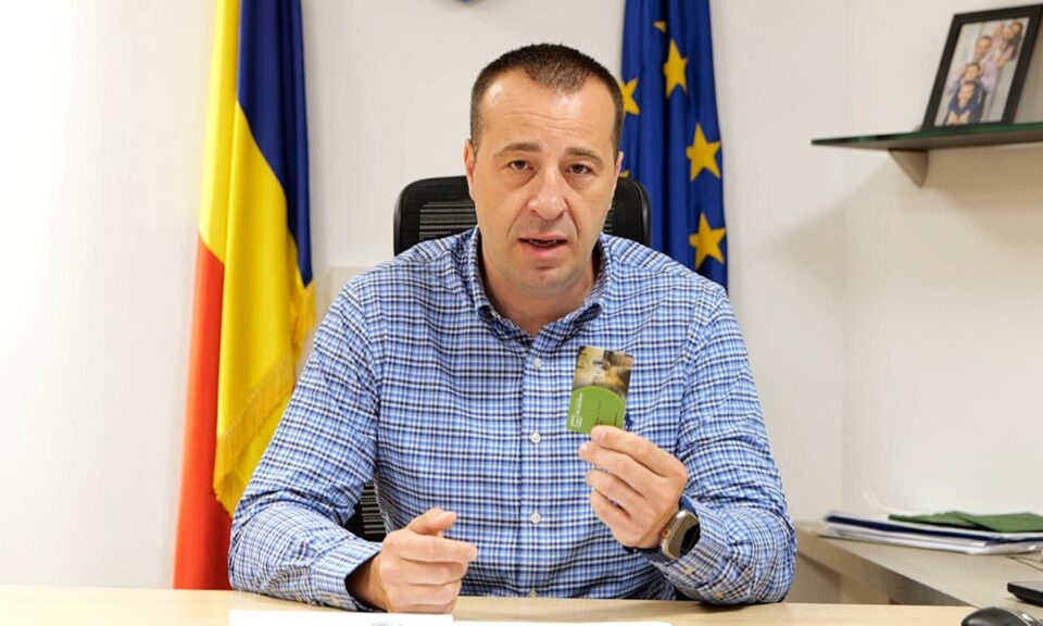Lucian Harșovschi a anunțat că de miercuri elevii din municipiul Suceava pot să își reîncarce gratuit cartelele de călătorie TPL cu un nou abonament Lucian Harșovschi a anunțat că de miercuri elevii din municipiul Suceava pot să își reîncarce gratuit cartelele de călătorie TPL cu un nou abonament
