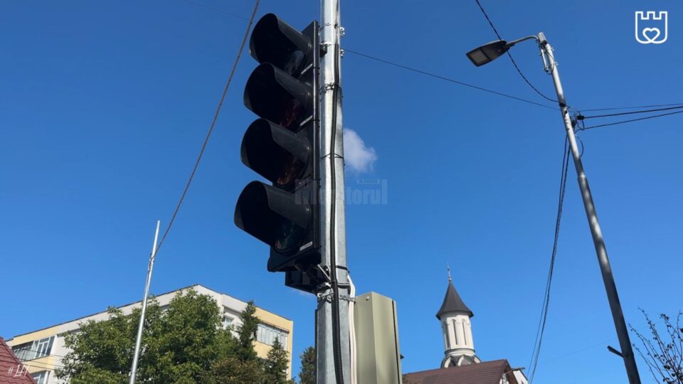 Trecere de pietoni semaforizată, cu marcaj tactil, în dreptul Școlii Gimnaziale Nr. 3, pina la începerea noului an școlar