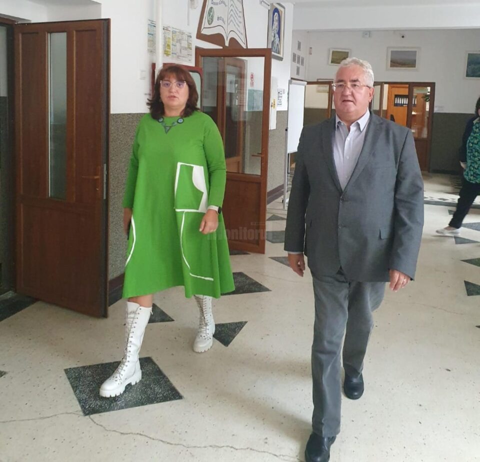 Primarul Sucevei, Ion Lungu, a continuat să verifice personal stadiul de pregătire al unităților de învățământ din municipiu, înainte de începerea anului școlar