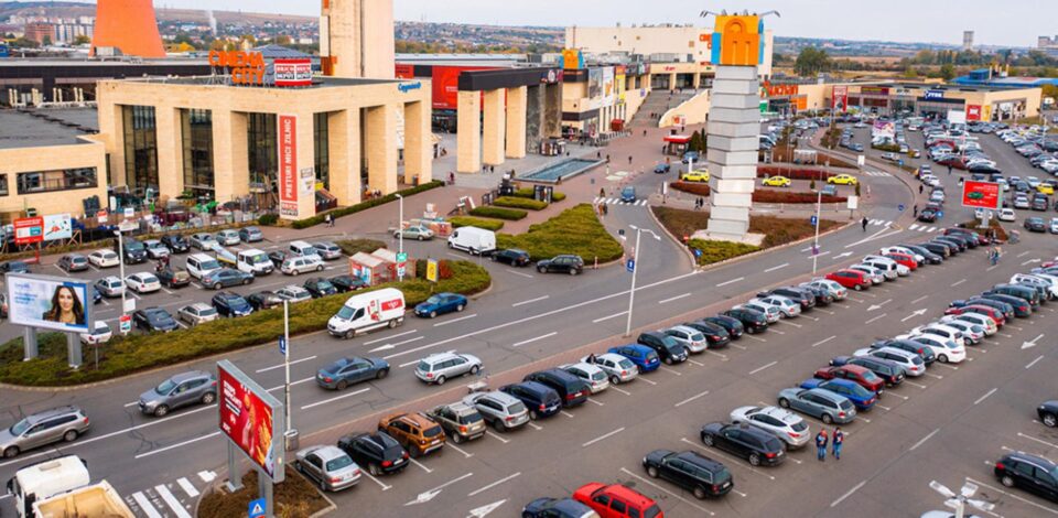 Polițiștii au căutat și găsit o tânără șoferiță care acroșase un pieton în parcarea Iulius Mal Suceava Polițiștii au căutat și găsit o tânără șoferiță care acroșase un pieton în parcarea Iulius Mal Suceava