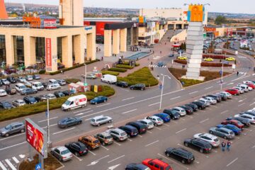 Polițiștii au căutat și găsit o tânără șoferiță care acroșase un pieton în parcarea Iulius Mal Suceava