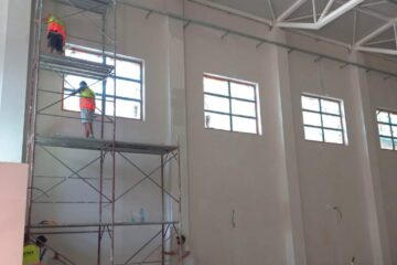 Sala de sport modernă finalizată în timp record la Școala Nr. 10 Suceava, de firma Simion Tehnoconstruct