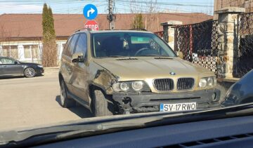 BMW-ul care a lovit mașinile