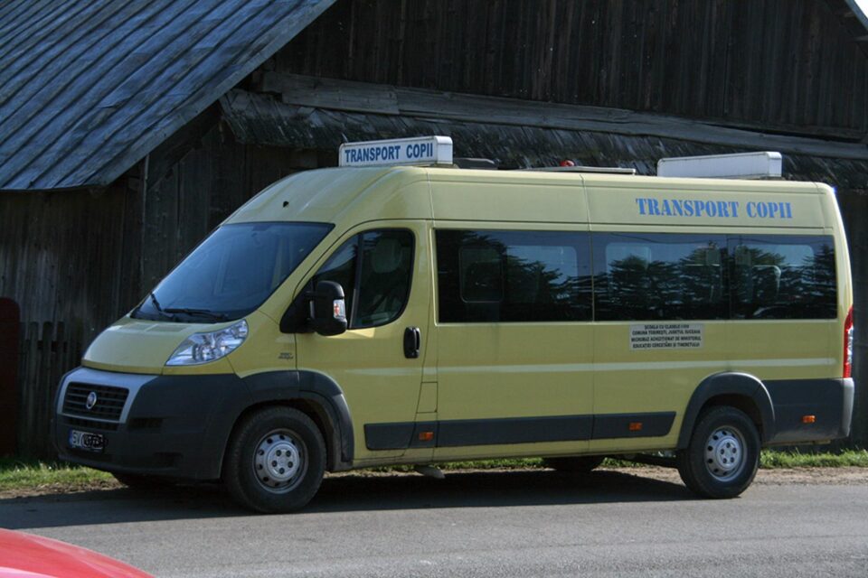 Microbuz școlar