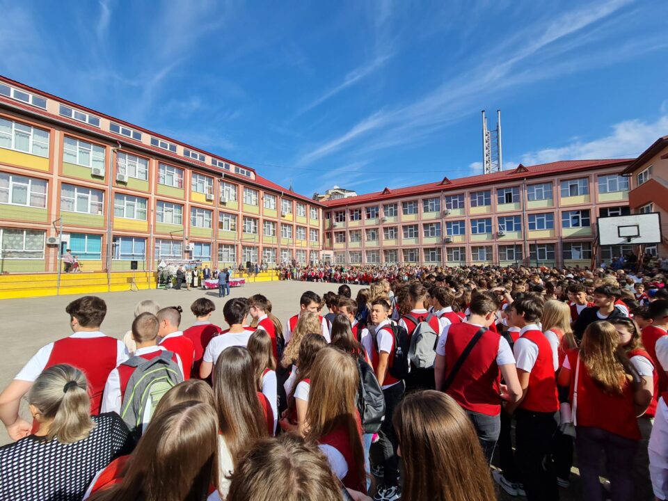 Primarul Sucevei a participat la deschiderea anului școlar la 17 unități de învățământ 10