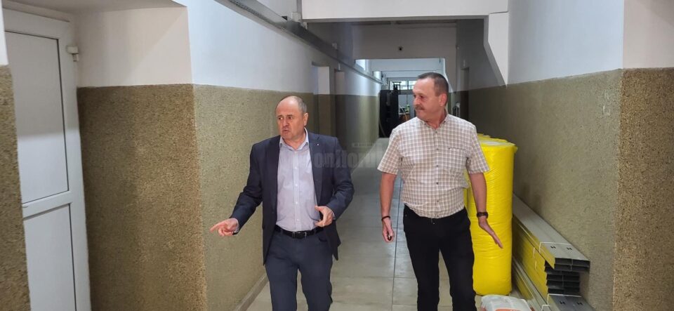 Niculai Barbă precizează că la toate unitățile școlare speciale din județ există apă curentă și grupuri sanitare Niculai Barbă precizează că la toate unitățile școlare speciale din județ există apă curentă și grupuri sanitare
