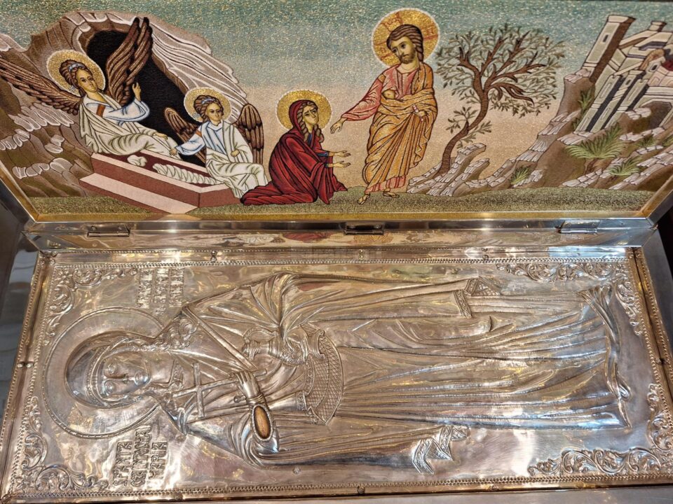 Racla cu Sfintele Moaște ale Sfintei Maria Magdalena, Cea Întocmai cu Apostolii