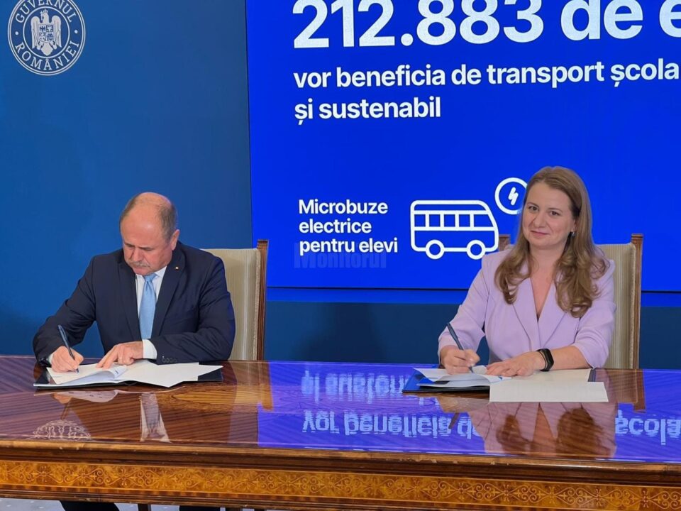 Vicepreședintele CJ Suceava, Niculai Barbă, a semnat contractul pentru achiziția a 26 de microbuze electrice Vicepreședintele CJ Suceava, Niculai Barbă, a semnat contractul pentru achiziția a 26 de microbuze electrice