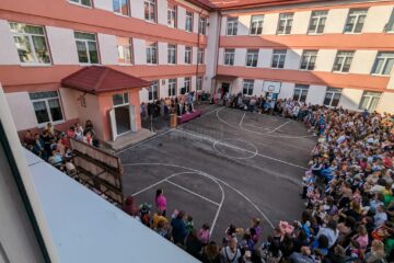757 de elevi ai Școlii Gimnaziale Nr. 4 Suceava au pășit în noul an școlar