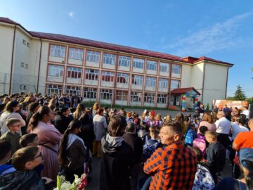 Luni, 11 septembrie, a început școala