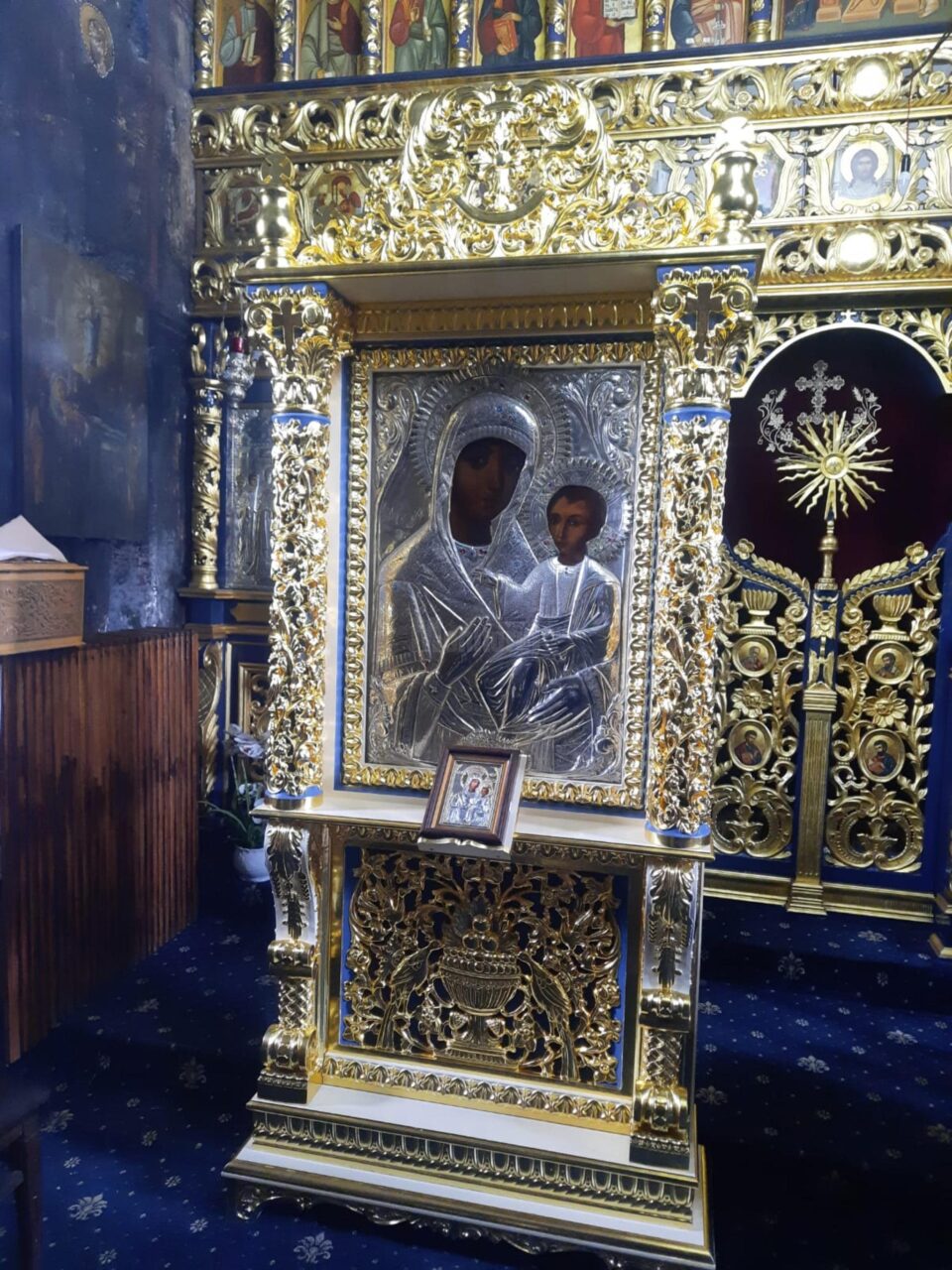 Racla cu Sfintele Moaște ale Sfintei Maria Magdalena, Cea Întocmai cu Apostolii