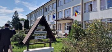 Sala Sporturilor din Boroaia, inaugurată la deschiderea noului an școlar cu aproape 500 de elevi și activități sportive