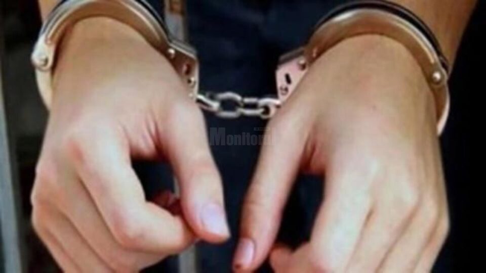 Închisoare cu executare pentru o femeie care a tâlhărit în stradă un bărbat. Foto alba24.ro Închisoare cu executare pentru o femeie care a tâlhărit în stradă un bărbat. Foto alba24.ro