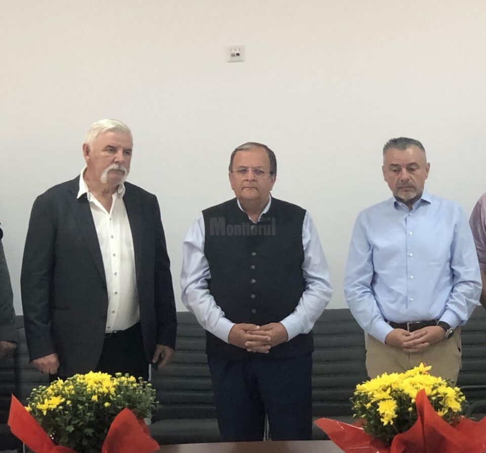 Primarul Dumitru Gulei, alături de preșdeintele CJ Suceava, Gheorghe Flutur, și deputatul Ioan Balan