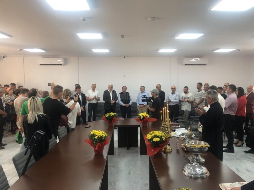 Prezenta numeroasa la inaugurarea noii primării din Ipotesti
