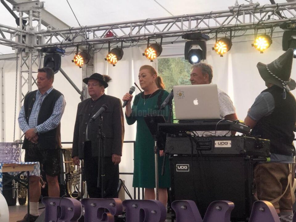 Oficialitățile județene și locale, alături de organizatori la deschiderea Oktoberfest în Est