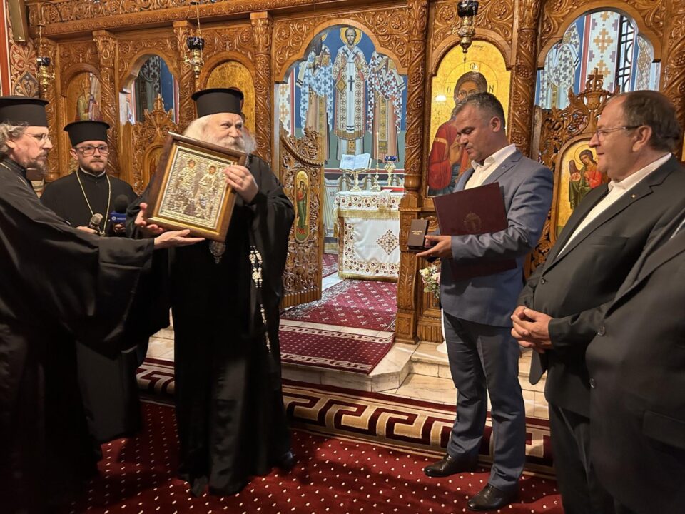 IPS Calinic i-a conferint ministrului Dezvoltarii Ordinul Sf Ioan cel Nou de la Suceava pentru mireni IPS Calinic i-a conferint ministrului Dezvoltarii Ordinul Sf Ioan cel Nou de la Suceava pentru mireni