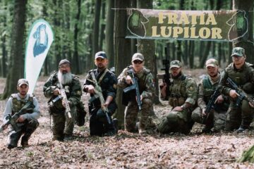 Membrii Frăției Lupilor se pregătesc pentru evenimentul de la Mitocu Dragomirnei