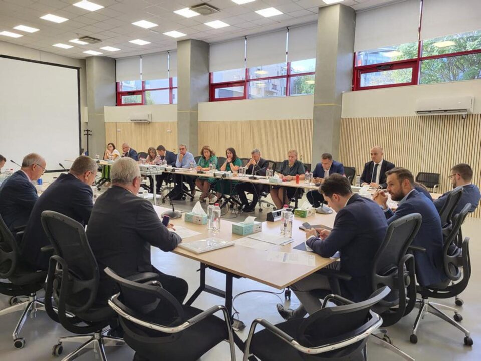 Primarul Sucevei, Ion Lungu, la discuțiile legate de modalitățile de susținere a funcționării sistemului de termoficare în iarna 2023-2024 Primarul Sucevei, Ion Lungu, la discuțiile legate de modalitățile de susținere a funcționării sistemului de termoficare în iarna 2023-2024