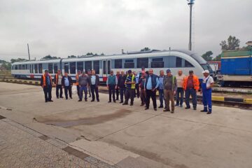 Salariați de la Infrastructură, membri ai Sindicatului „Ștefan cel Mare”, în Gara Dornești