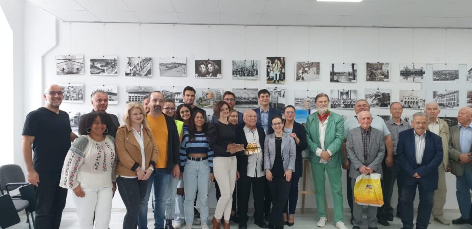 La 93 de ani, artistul fotograf Dimitrie Balint a fost sărbătorit la Galeria Zamca, unde a expus imagini din fosta regiune Suceava