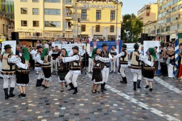 Ansamblul Ciprian Porumbescu la Atena. Foto: FB Ambasada României în Grecia