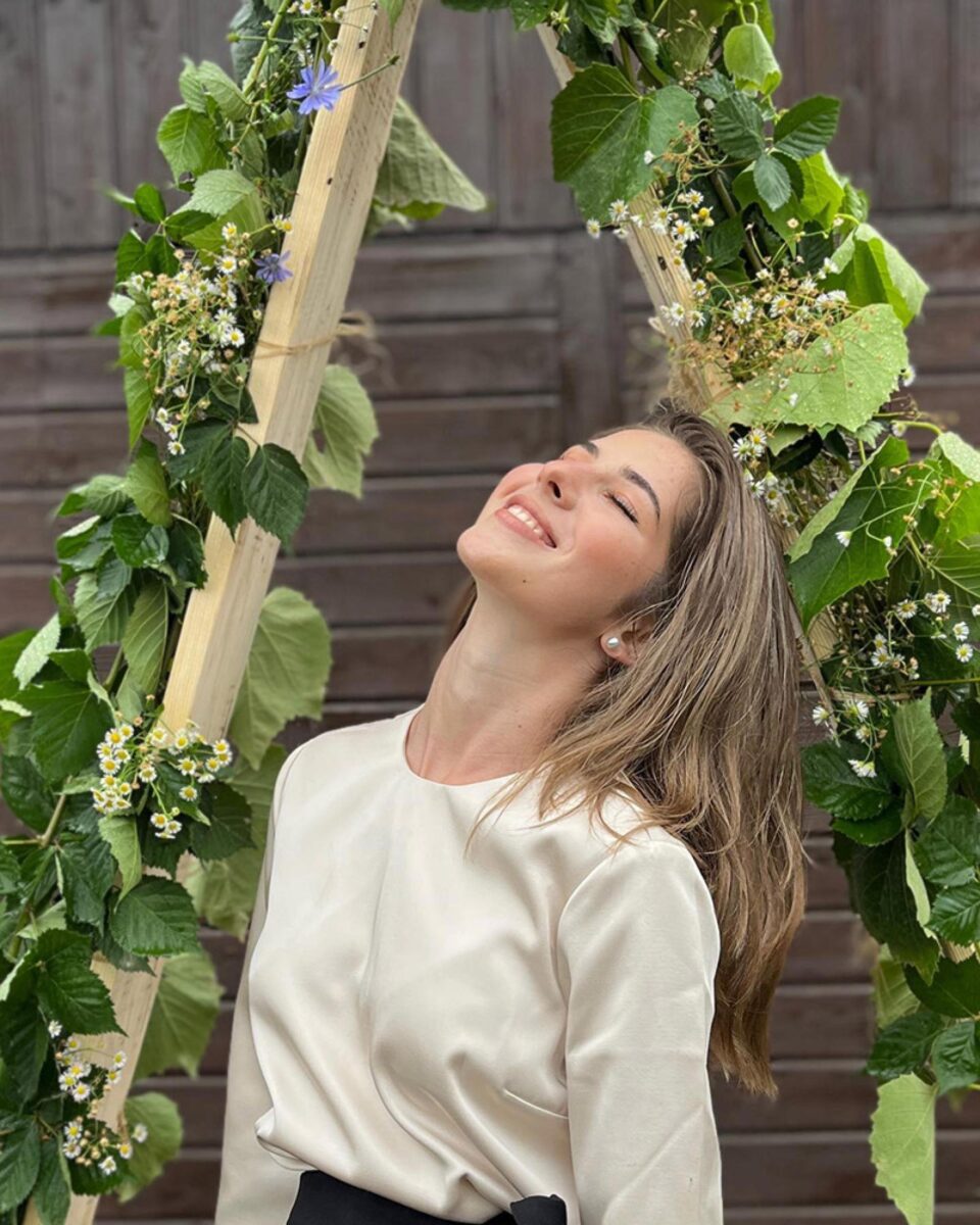 Suceveanca Lavinia Zamă, membră a Casei de Poezie „Light of ink”, a obținut un valoros premiu la Târgoviște Suceveanca Lavinia Zamă, membră a Casei de Poezie „Light of ink”, a obținut un valoros premiu la Târgoviște