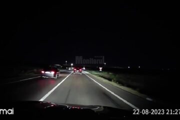 O șoferiță filmată când depășea pe linie continuă a fost amendată și lăsată fără permis de conducere