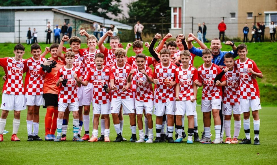 Micii fotbaliști de la LPS Suceava au câștigat meciul cu FC Botoșani din Liga Elitelor Micii fotbaliști de la LPS Suceava au câștigat meciul cu FC Botoșani din Liga Elitelor